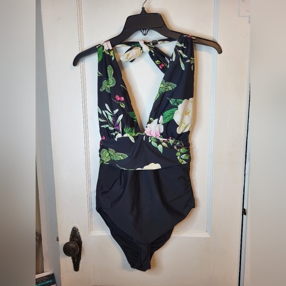Cupshe Med halter top floral Deep plunge swim - Picture 12 of 15